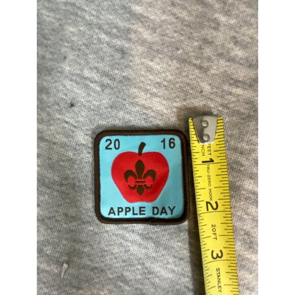 Scouts Canada 2016 National Apple Day Patch Badge Lot of 2 - Picture 3 of 4